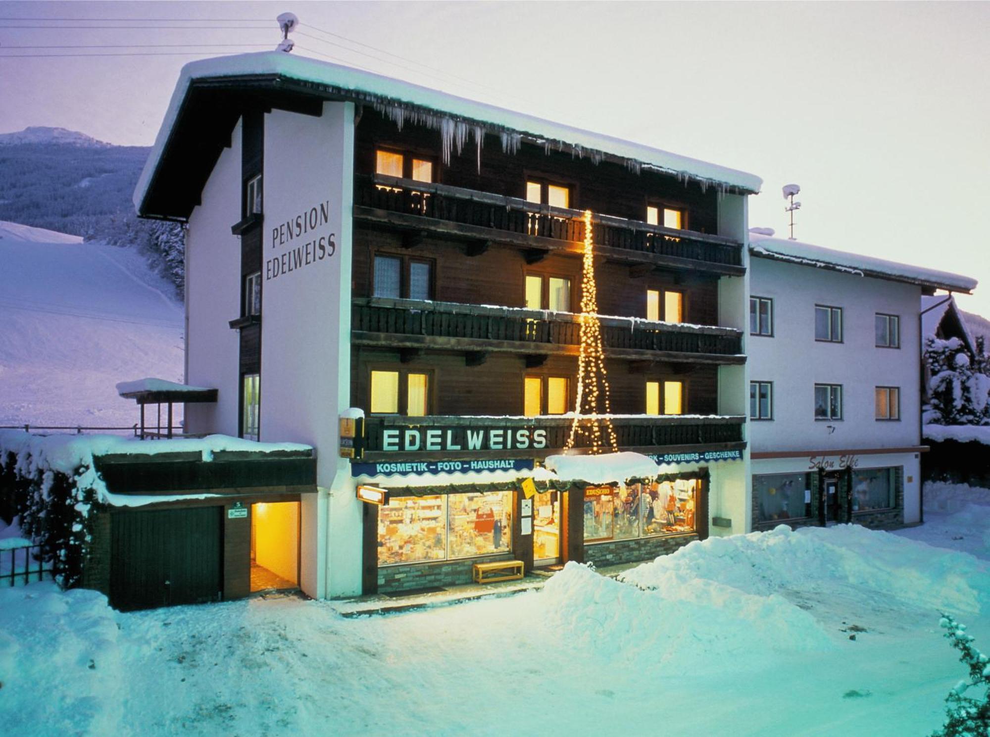 Gaestehaus Pension Edelweiss Kolsass エクステリア 写真
