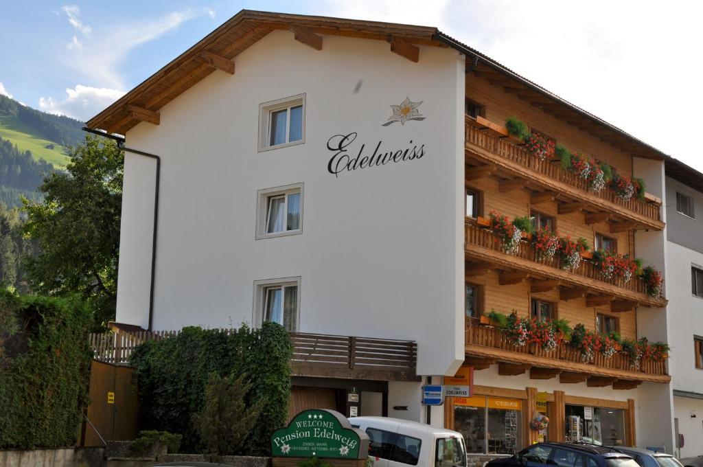 Gaestehaus Pension Edelweiss Kolsass エクステリア 写真