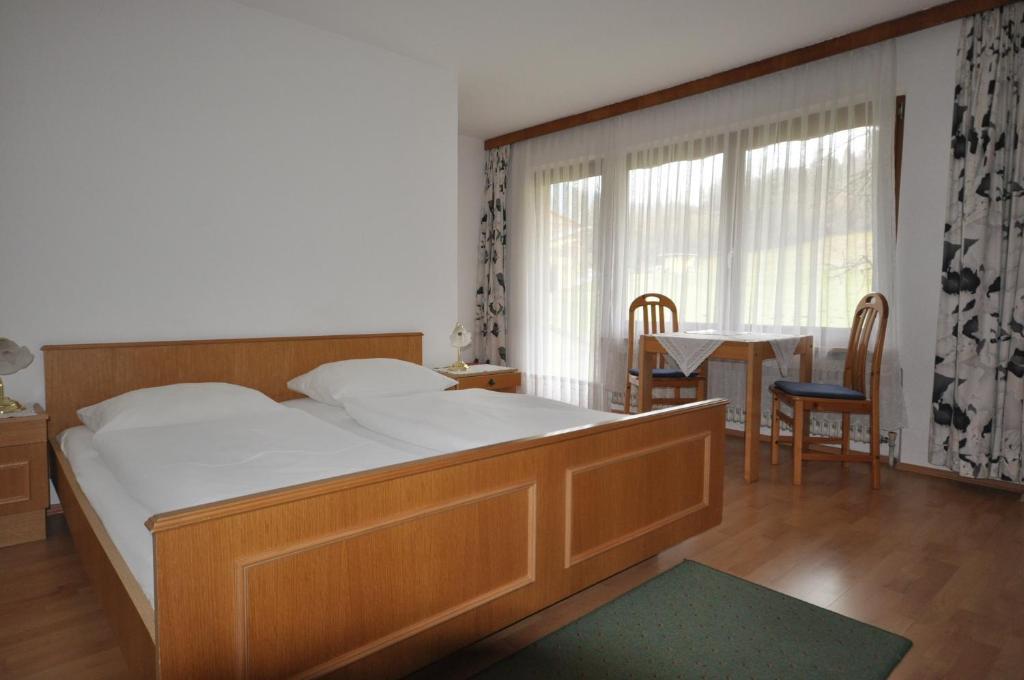 Gaestehaus Pension Edelweiss Kolsass エクステリア 写真